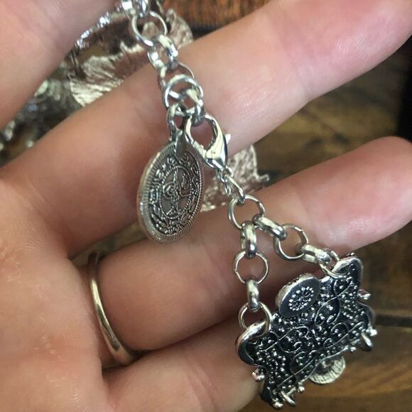 Set of 3 silver played necklace earrings and bracelet.necklace can be choker - Picture 7 of 8